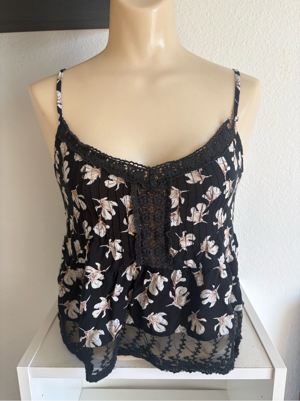 Black Floral Lace-Trim Spaghetti Strap Women's Top